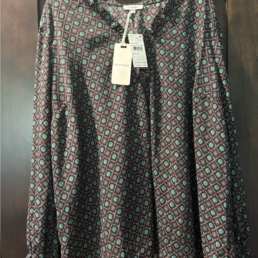 NWT Pleione Geometric Print Blouse in Teal and Red